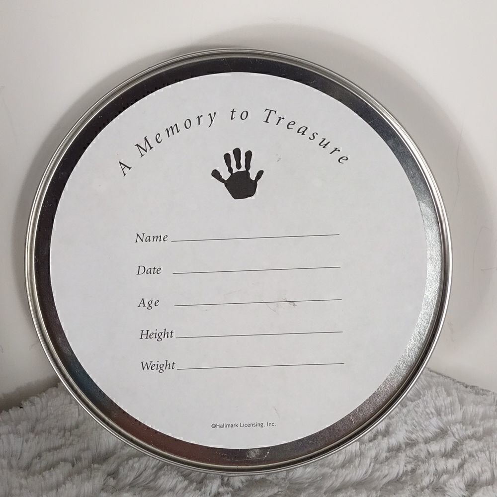 Hallmark Handprint Tin Plaster Handprint Kit - Picture 2 of 5